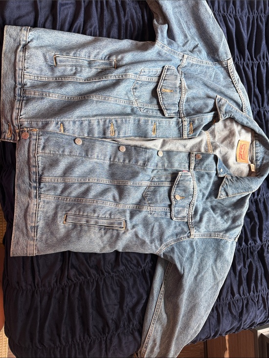 Levi's Other - Levi's Light Blue Denim Jacket